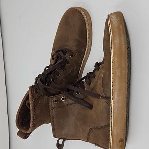 UGGS Hightop Leather Sneakers Size 7